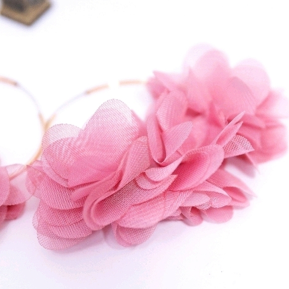 💖 2/$30 Gold tone boho Hoop Pink Flower Petals barbie lightweight Earrings - Picture 7 of 11